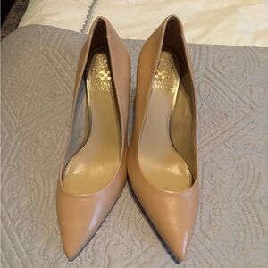 Vince Camuto Nude Women's Heels size 8.5